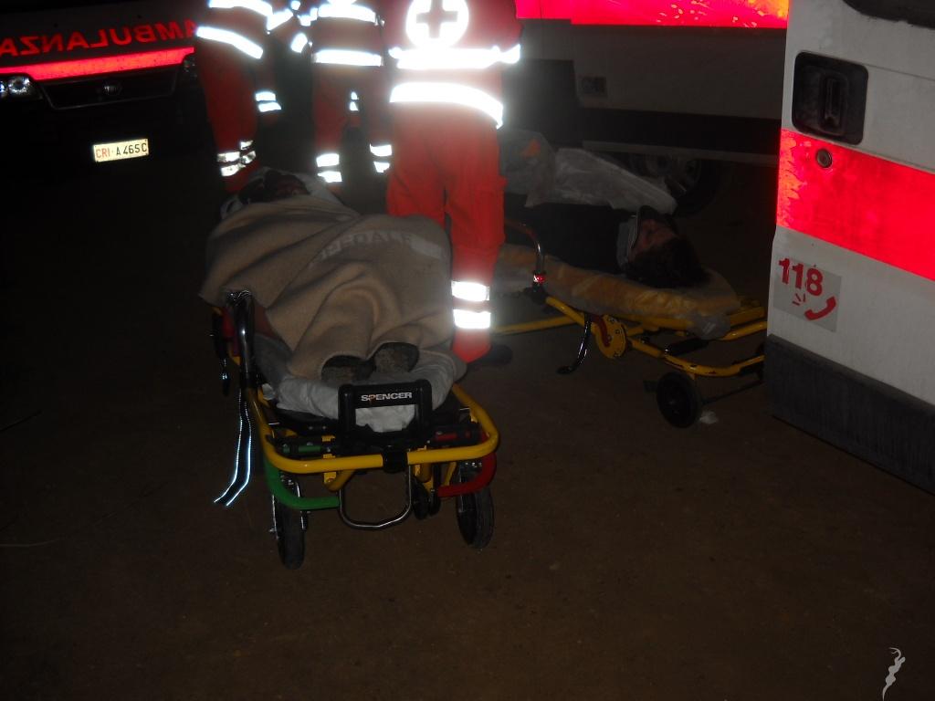 Con lo scooter contro un’auto, gravemente ferita una coppia
