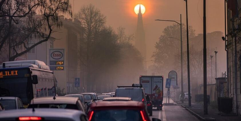 Smog, stretta sui “furbetti”: «Più controlli sulle auto»