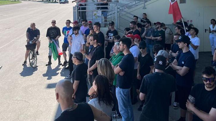 «Saluti romani nel raduno al Novi Sad, è apologia di fascismo»