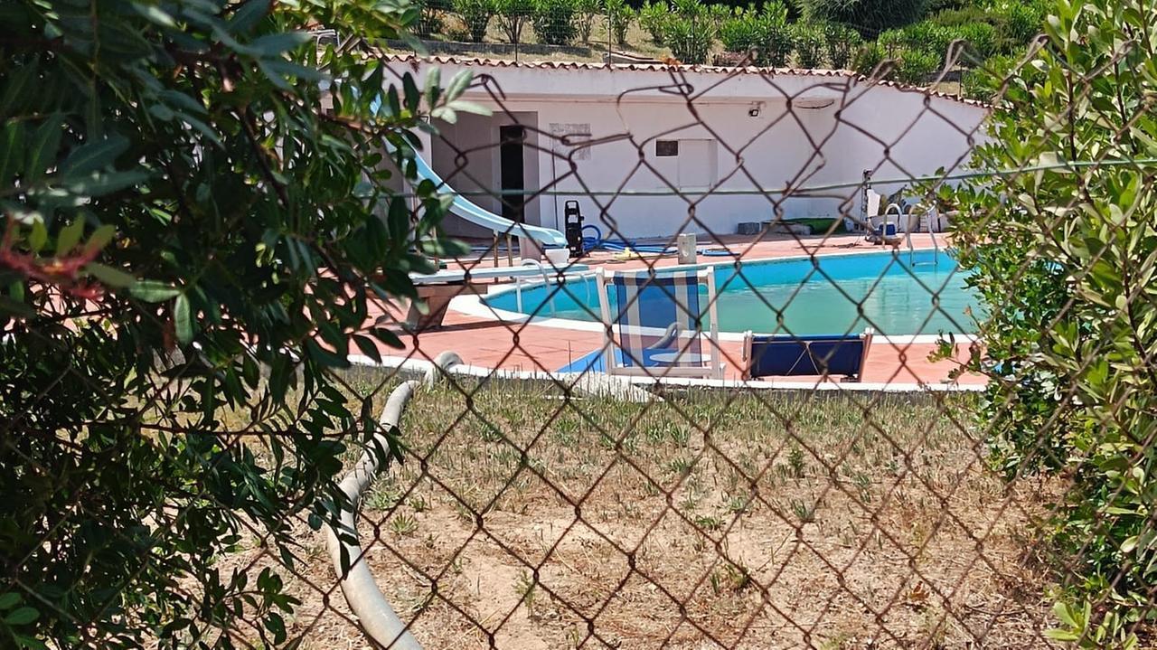 Prelevavano acqua dal mare per riempire le loro piscine private – Tre denunce