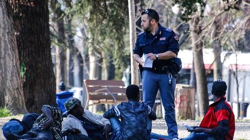 Controlli della polizia alle Cascine (foto d'archivio)