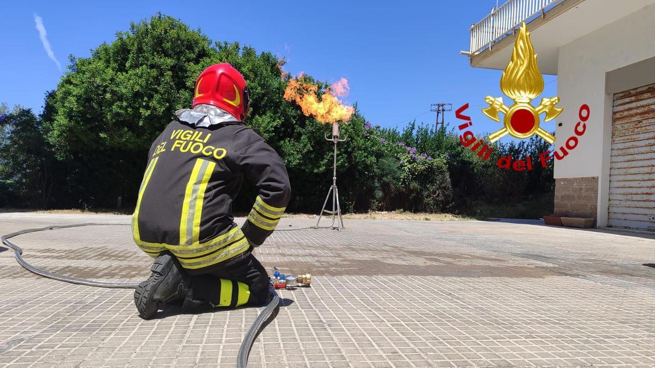 Paura a Sassari, a fuoco due bombole di gas in una palazzina: cosa è successo