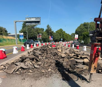 Caldo, in via Cisalpina stanno togliendo l’asfalto per creare un corridoio verde