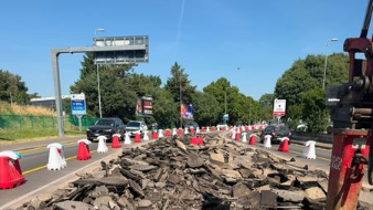 Caldo, in via Cisalpina stanno togliendo l’asfalto per creare un corridoio verde