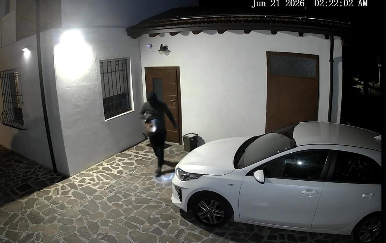 
	Il ladro immortalato dalle telecamere

