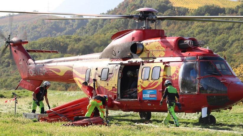 La Sardegna brucia ancora, vasto incendio nelle campagne: interviene anche il Super puma