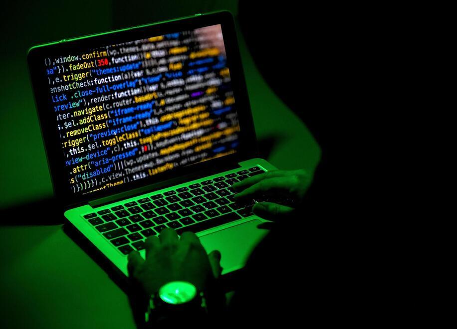 Attacco hacker alla sanità, multa da 10 mila euro ad Ausl