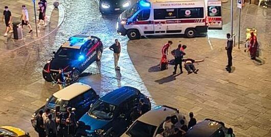 Scoppia rissa in piazza Martiri Lite degenera, un ferito a terra