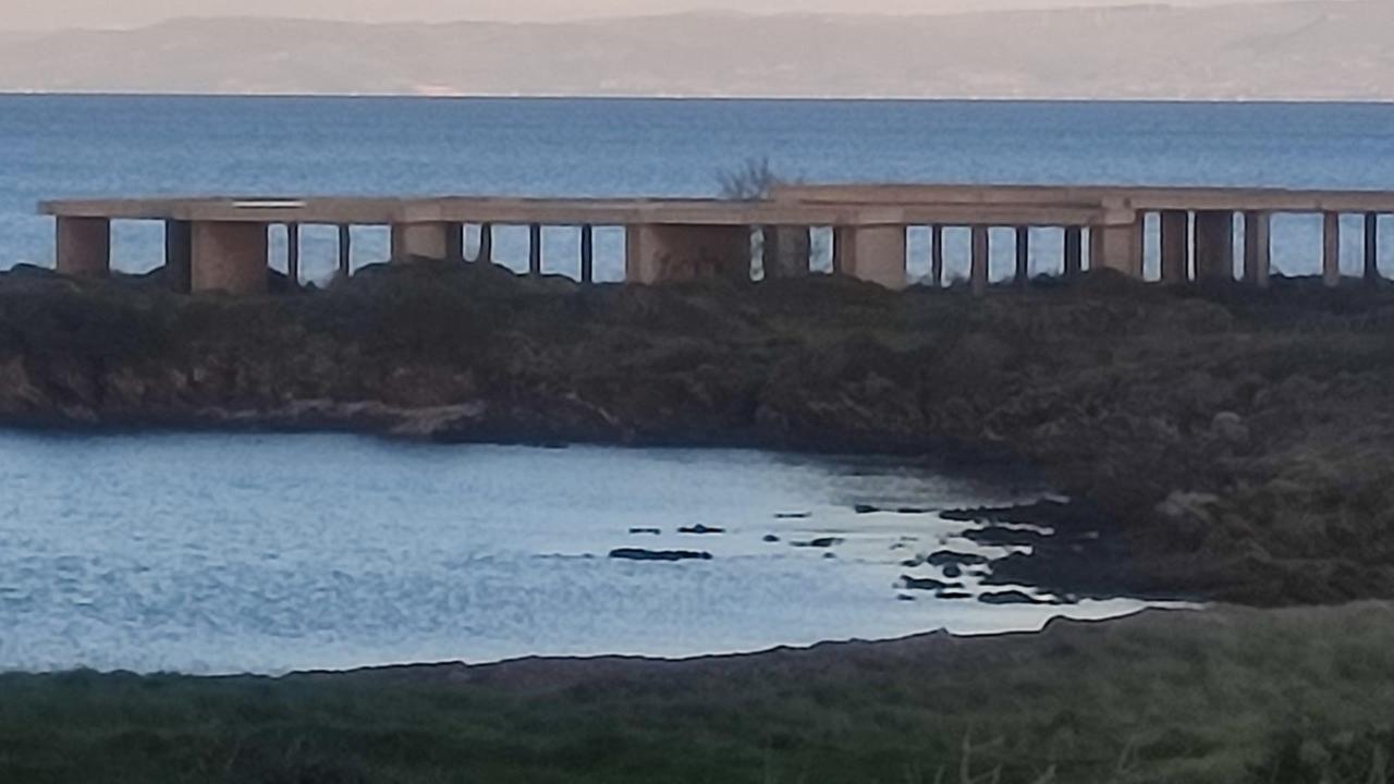 Una mega villa dal rudere in vendita a 5,5 milioni, la sindaca di Stintino: «Non si può demolire del tutto, ma non è un’altra Cala Finanza»