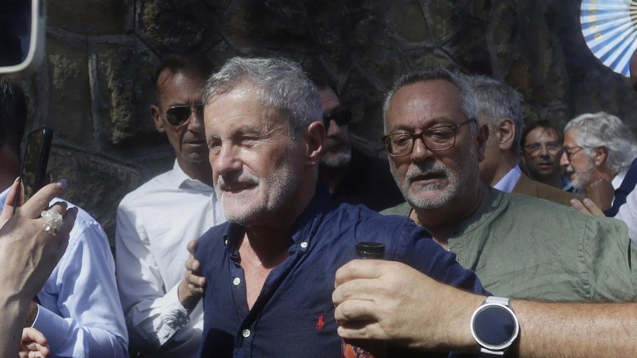 L’ex sindaco Gianni Alemanno esce dal carcere: «Stasera parlerò con Vannacci»