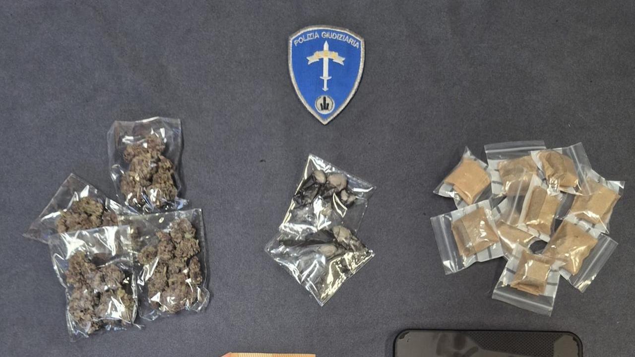 La droga era nascosta nel monopattino: 20enne arrestato per spaccio, è libero con obbligo di firma