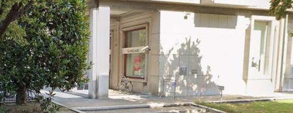 Segue l’anziana al bancomat, aspetta che digiti il pin e la rapina di duemila euro
