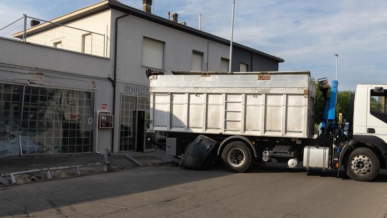 Il camion usato come ariete