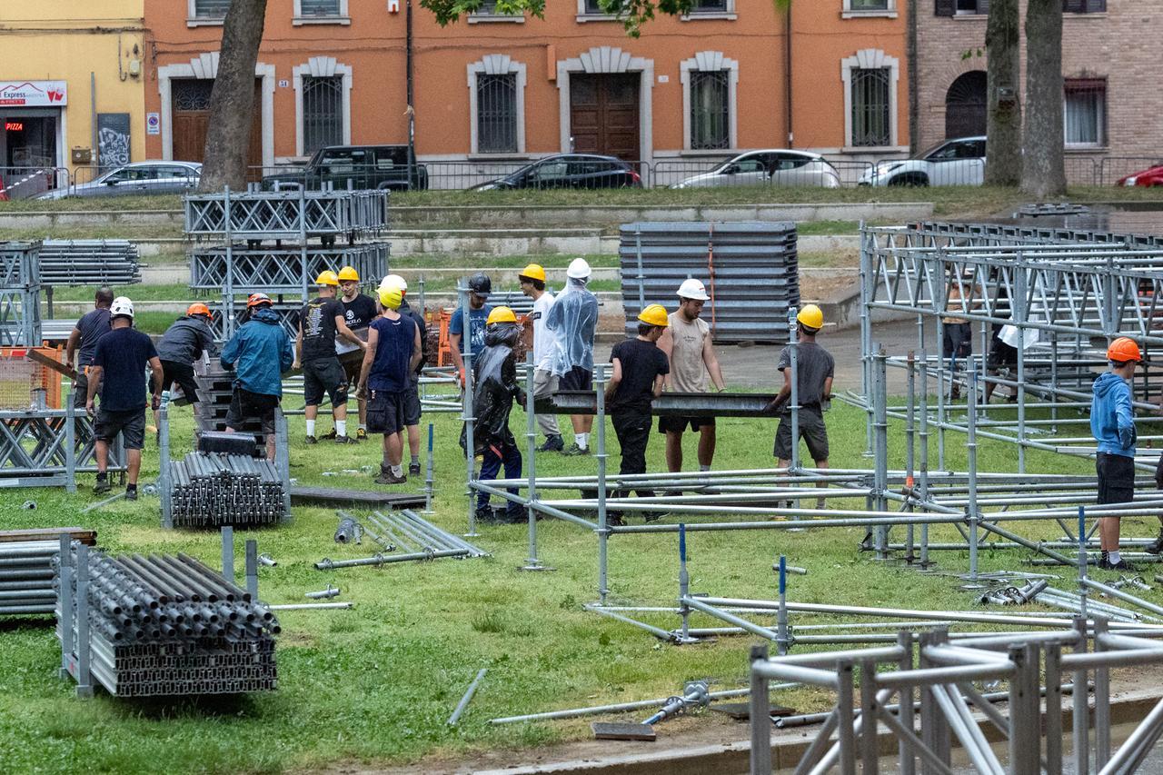  Ferrara, altro esposto su piazza Ariostea. Nel mirino la telefonata di Fabbri