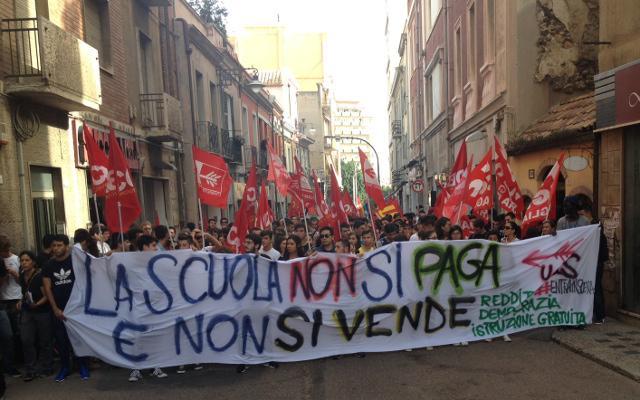 Scuola, Cobas e studenti in marcia contro il piano del governo Renzi 