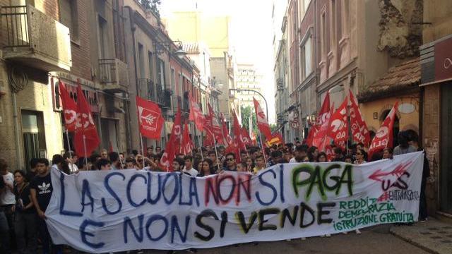 Scuola, Cobas e studenti in marcia contro il piano del governo Renzi