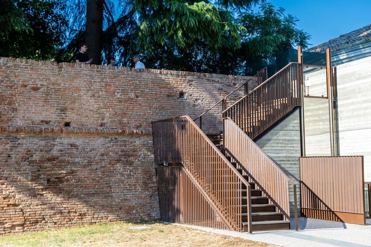 Ferrara, mura di via Baluardi: inaugurato il nuovo camminamento accessibile