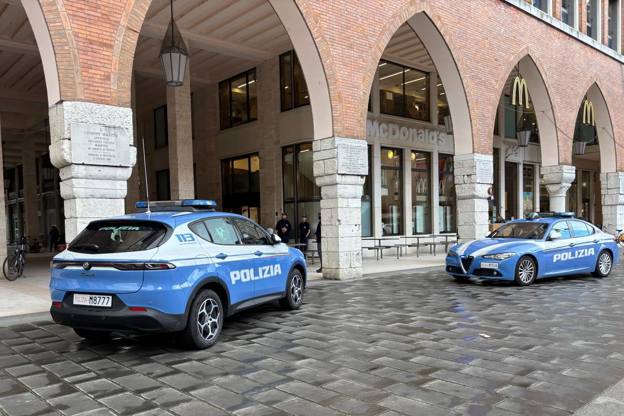 Ferrara, controlli della Polizia nelle zone più sensibili: sei denunce e due rimpatri