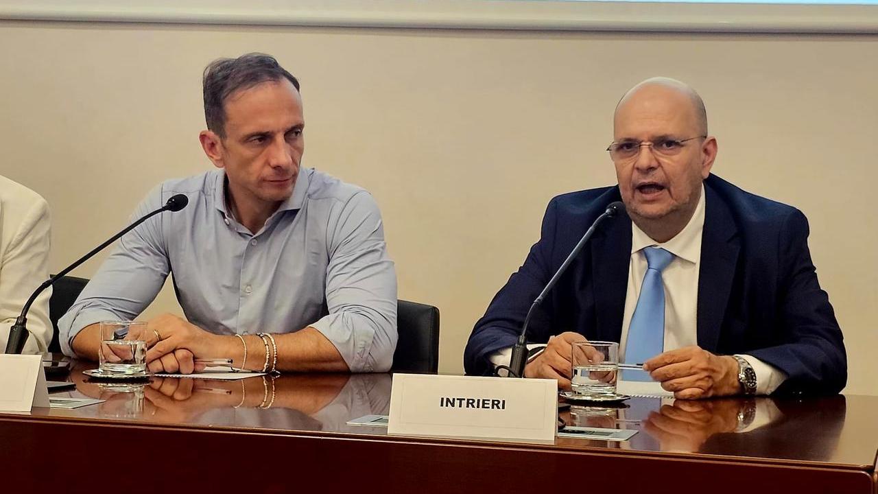 Nella foto a destra l'ad Aeroitalia Gaetano Intrieri