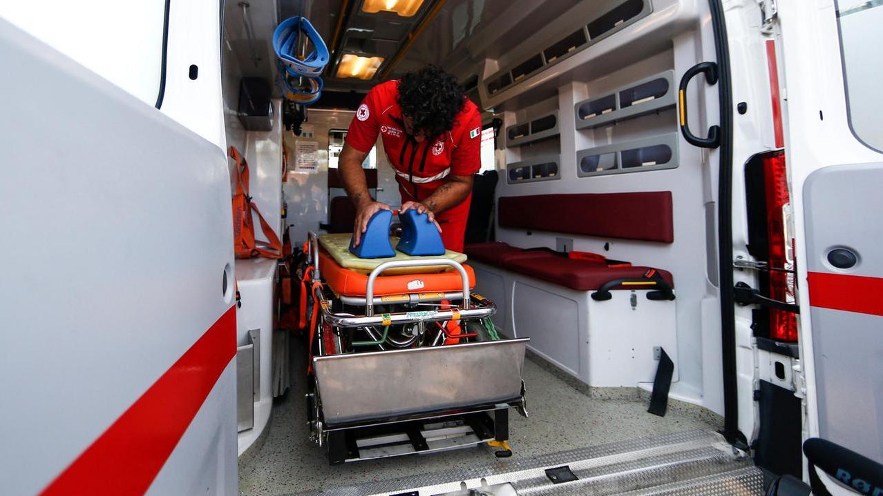 Incidente sul lavoro a Golfo Aranci: 25enne investito da un’esplosione, è grave