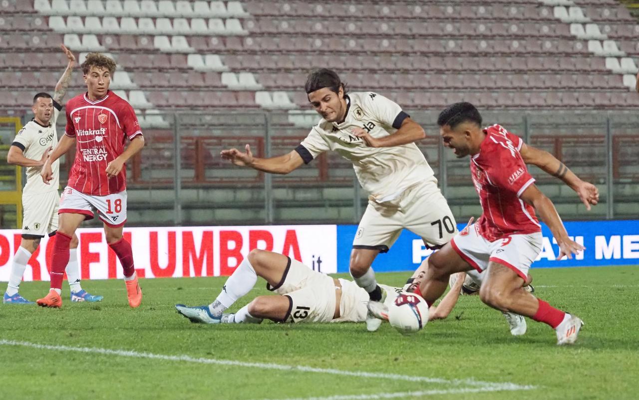 
	Daniele Montevago in azione con la maglia del Perugia

