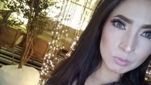 Orrore in una casa vacanze, modella trovata morta in una valigia: due uomini ricercati dall’Interpol