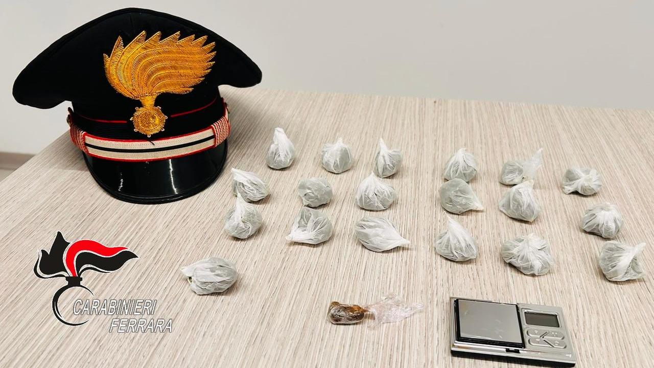Ferrara, si reca in caserma con la droga negli slip: arrestato un 32enne