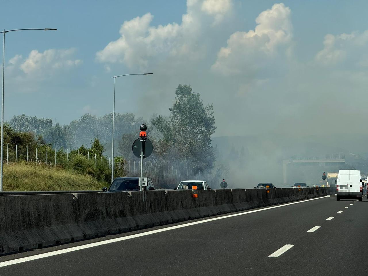 
	Fumo sull'A11 ad Altopascio (foto Innocenti/Nucci)

