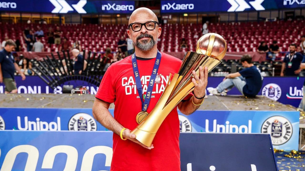 Giuseppe Mangone festeggia il successo in campionato