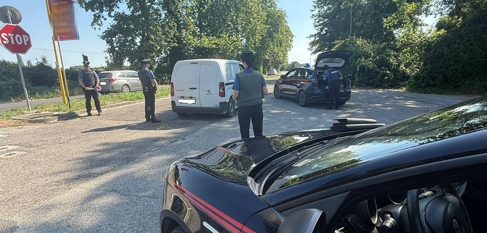 Fiscaglia, fermato alla guida senza patente: al controllo ne mostra un’altra