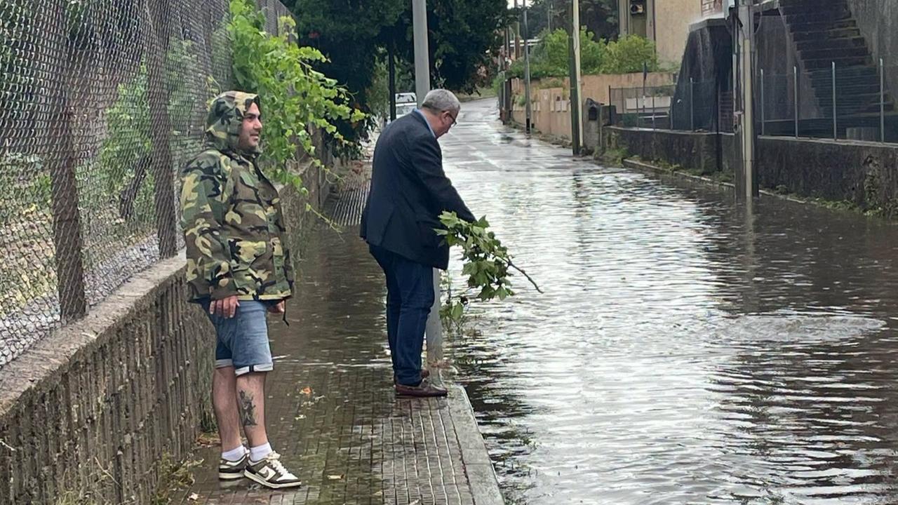 Sardegna divisa fra caldo torrido e temporali, dopo il nubifragio il sindaco dichiara lo stato di calamità: «Stiamo verificando i danni»