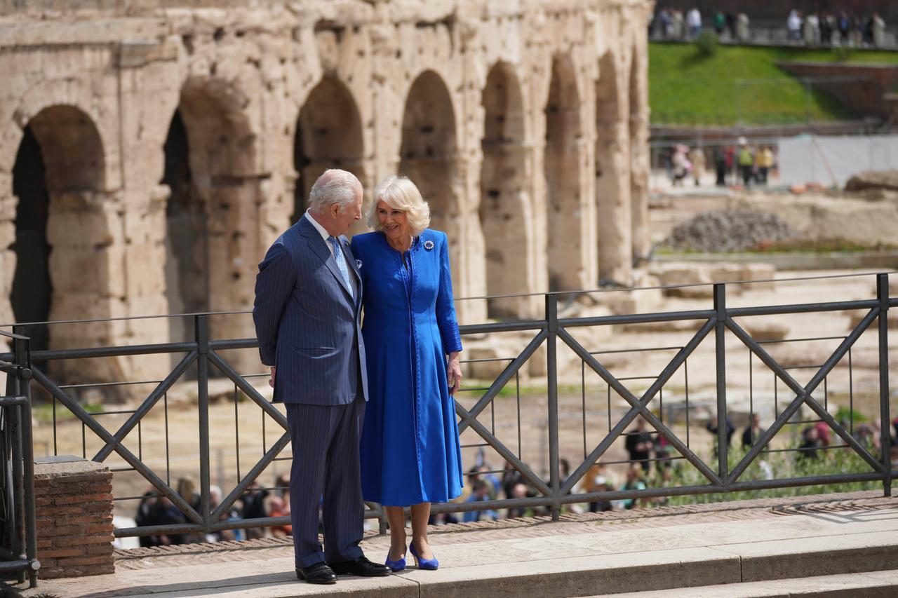 Svolta storica a Londra: re Carlo e la regina Camilla lasciano Buckingham Palace – Ecco dove andranno a vivere