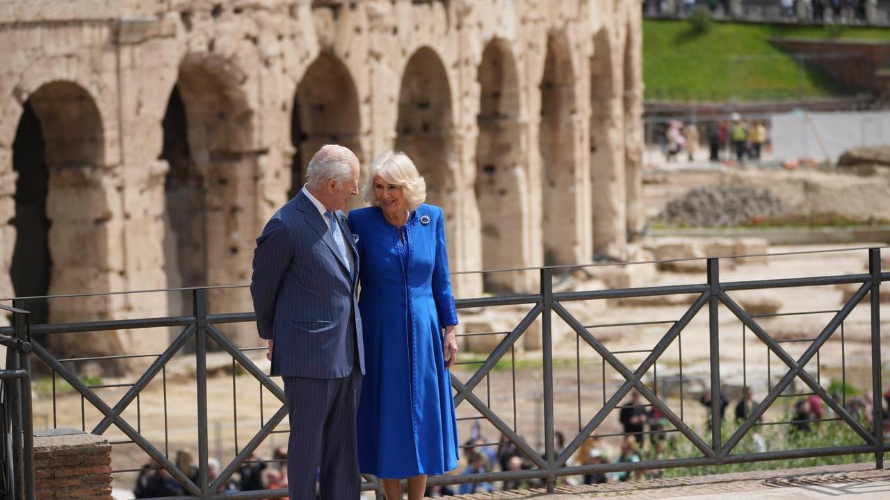 Svolta storica a Londra: re Carlo e la regina Camilla lasciano Buckingham Palace – Ecco dove andranno a vivere