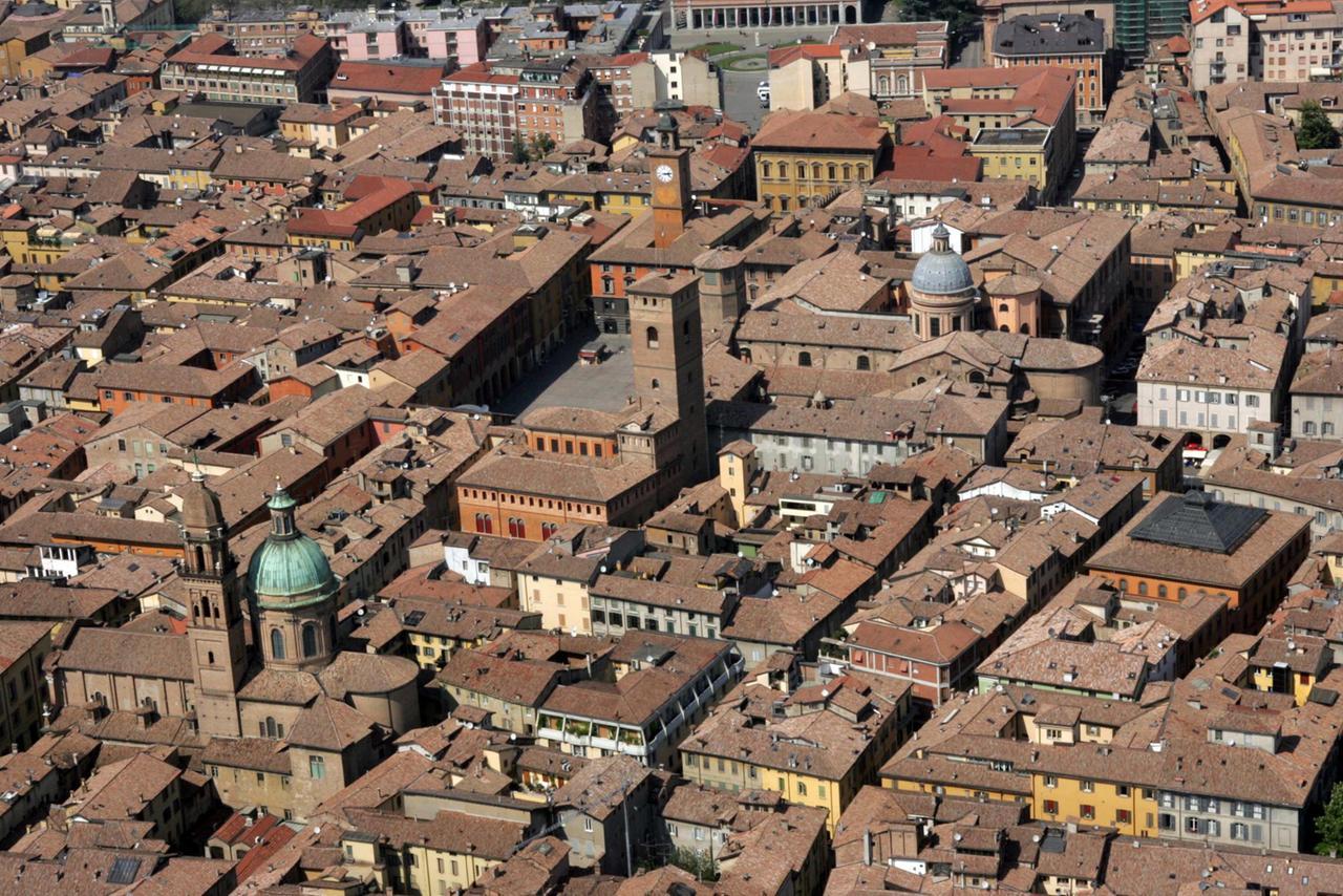 Parchi alcol-free, stretta ai monopattini, più agenti e strategie climatiche: le richieste della Consulta per il centro storico