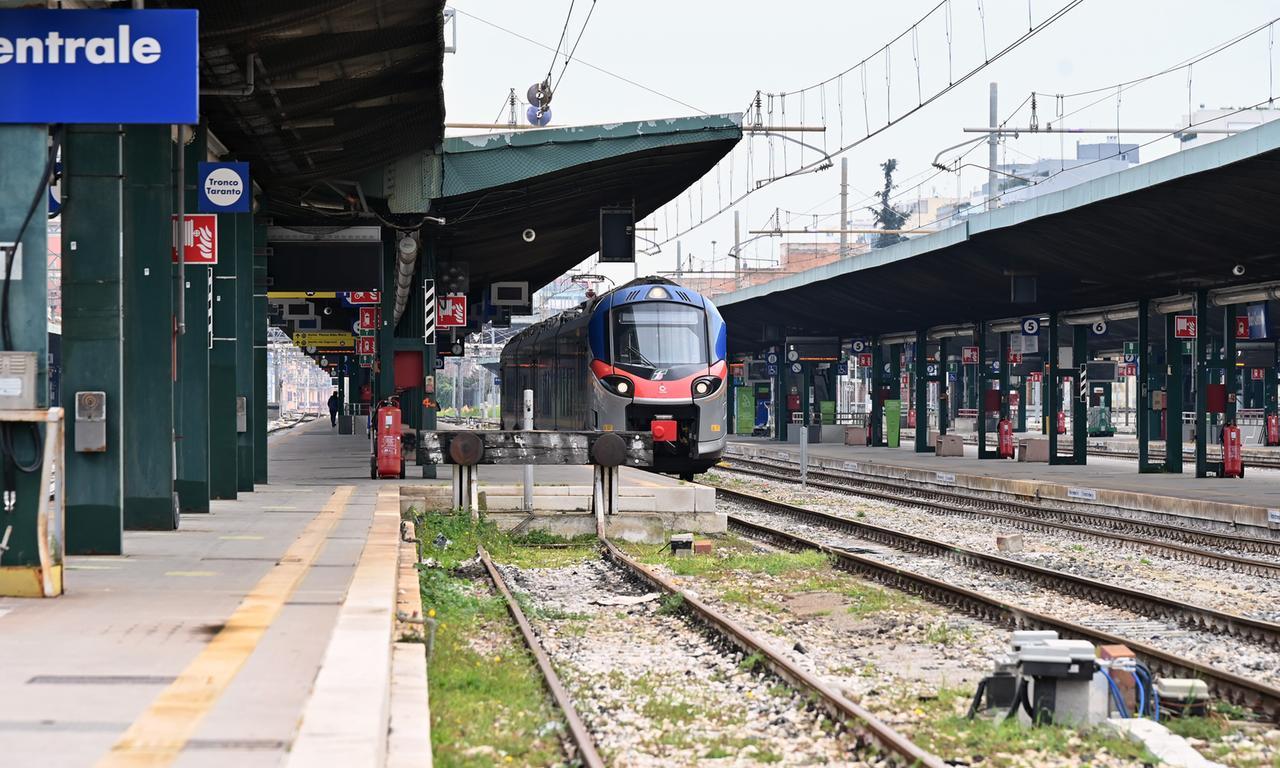 Trenitalia, attacco hacker sui dati dei passeggeri: violati cellulari e mail – Cosa sappiamo