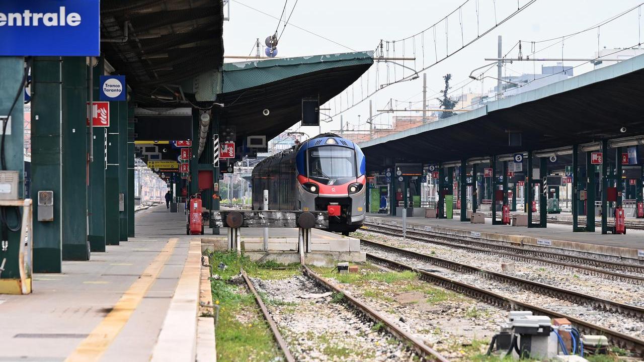 Trenitalia, attacco hacker sui dati dei passeggeri: violati cellulari e mail – Cosa sappiamo