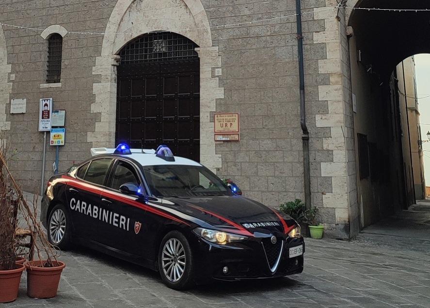 Una pattuglia dei carabinieri a Piombino (foto d'archivio)