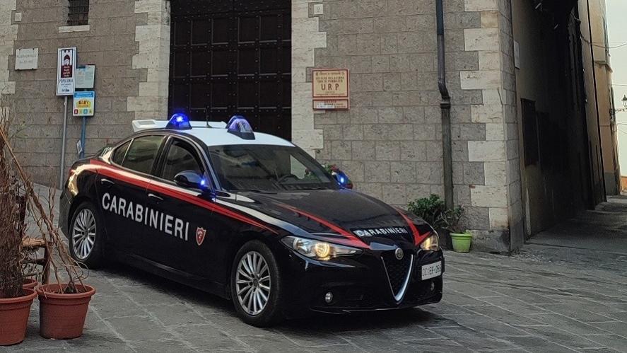 Una pattuglia dei carabinieri a Piombino (foto d'archivio)