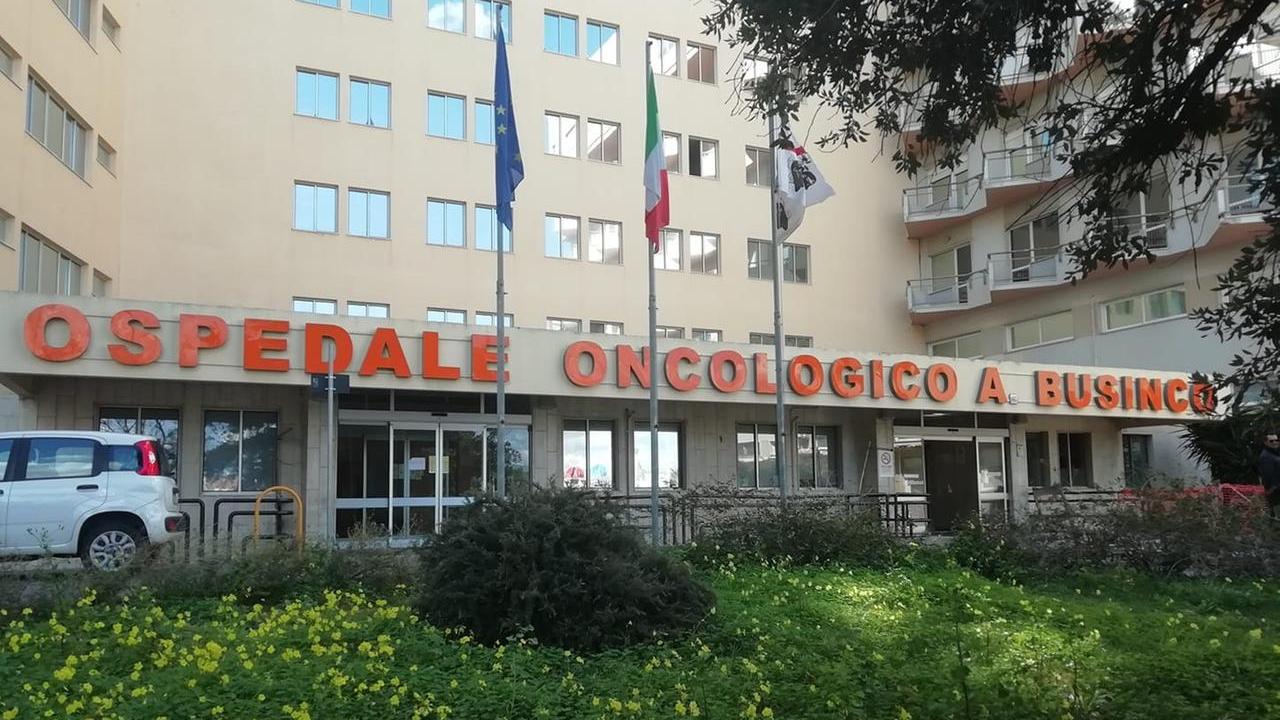 L'ingresso dell'ospedale Businco di Cagliari