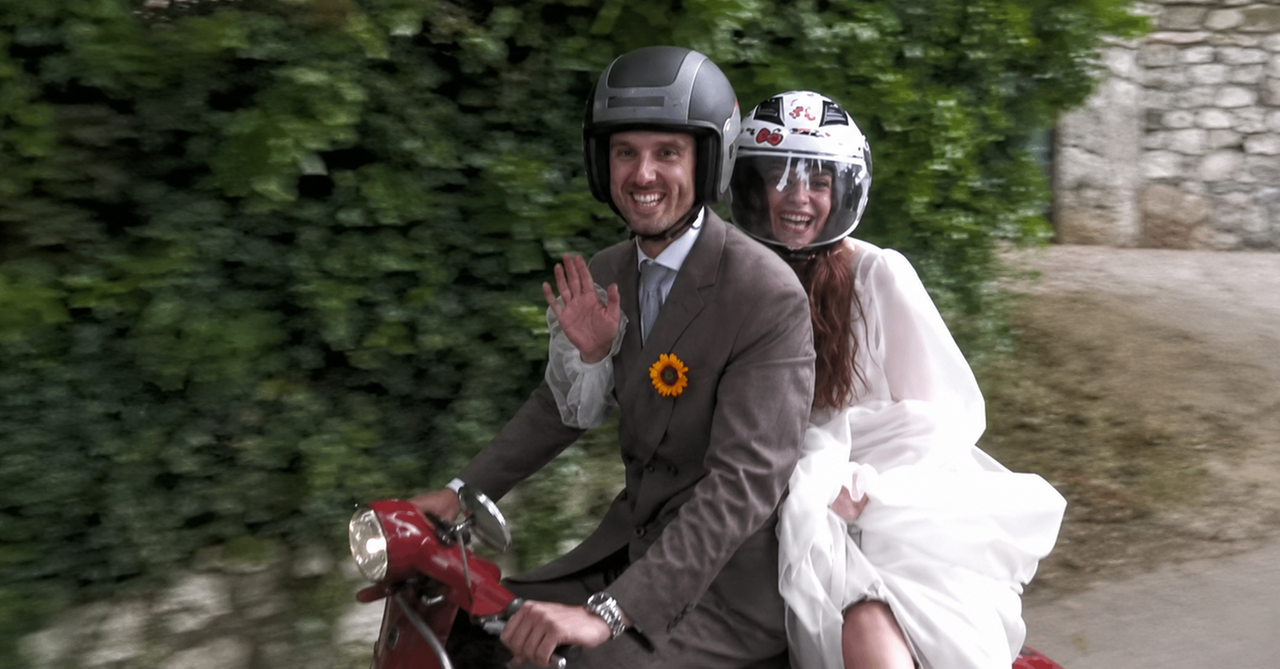 Francesca Michielin sposa Davide Spigarolo nella sua Bassano: nozze intime tra girasoli, musica e una fuga in Vespa