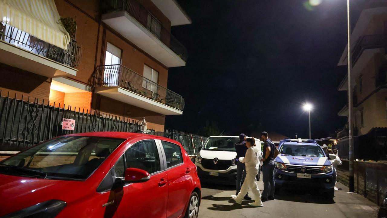 Madre, padre e bambina di 8 anni uccisi a coltellate: caccia al killer