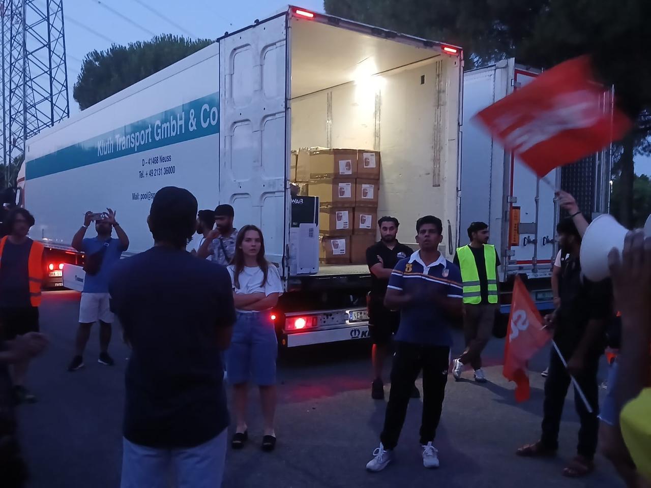 
	La protesta nel piazzale di via Puglia

