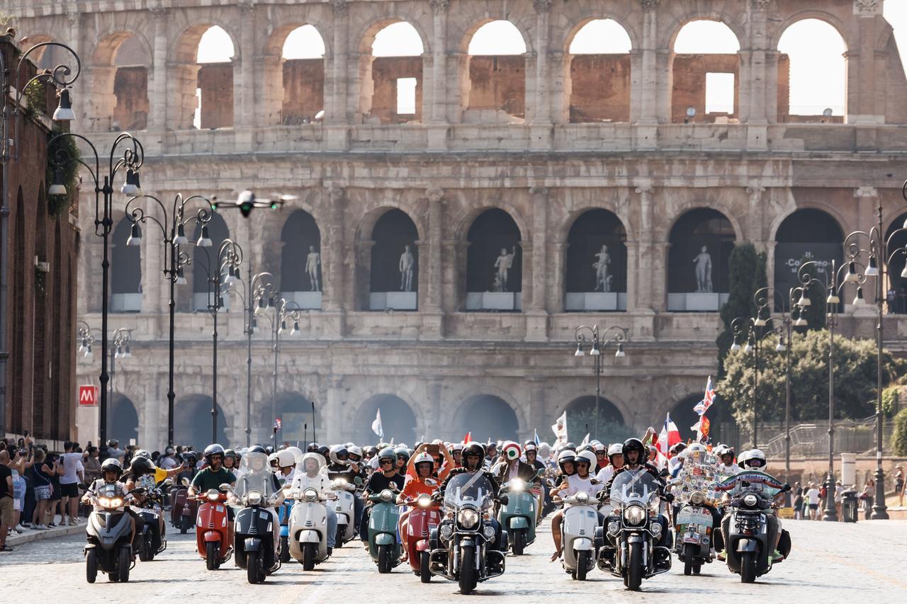 Vespa, è il più bel compleanno di sempre: in 25mila e da 67 Paesi per i World Days 2026