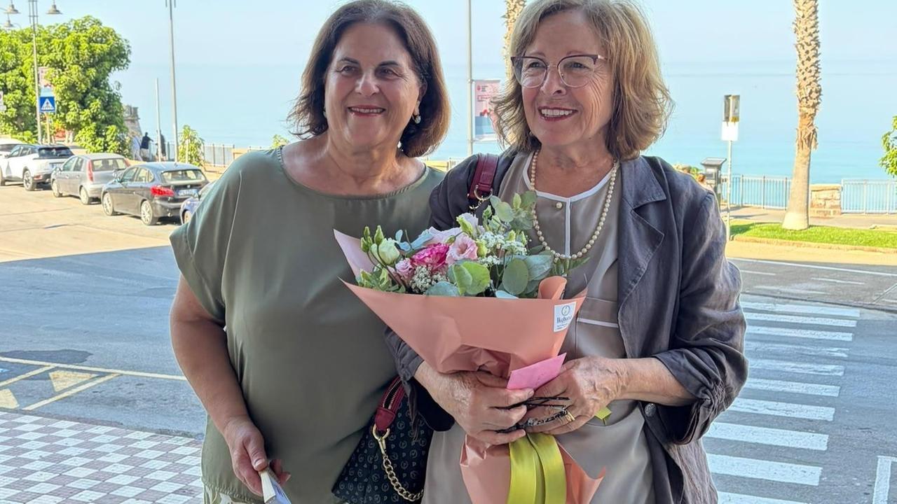 Alghero, a 77 e 71 anni tornano sui banchi e conquistano la maturità: le storie di Lucia e Anna Rosa