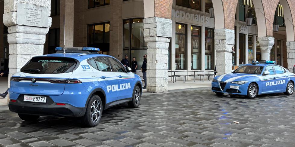 Ferrara, molesta una ragazza al concerto poi la insegue: arrestato