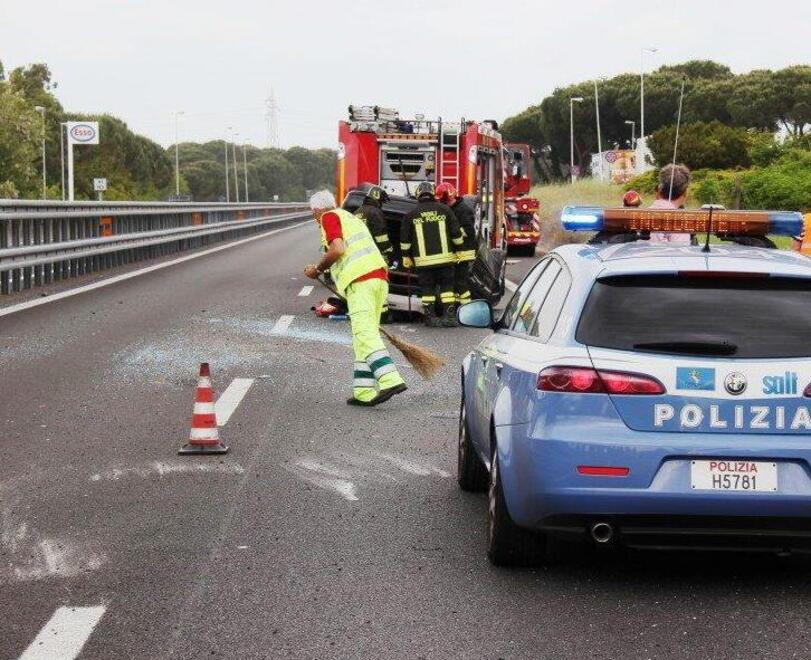 Vecchiano, la tragedia sull'A12: muore 54enne, il cane fugge e viene travolto<br>
