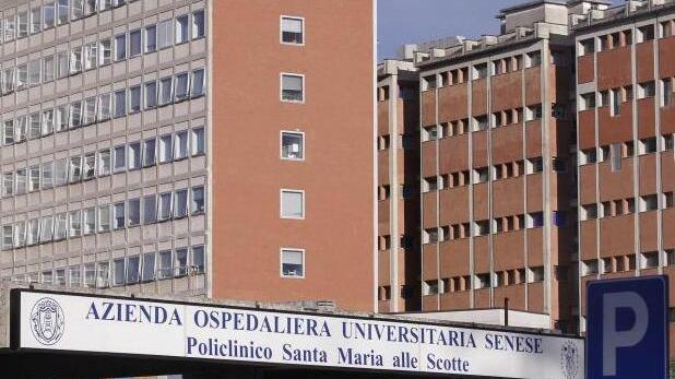 Il sedicenne è ricoverato all'ospedale Le Scotte di Siena