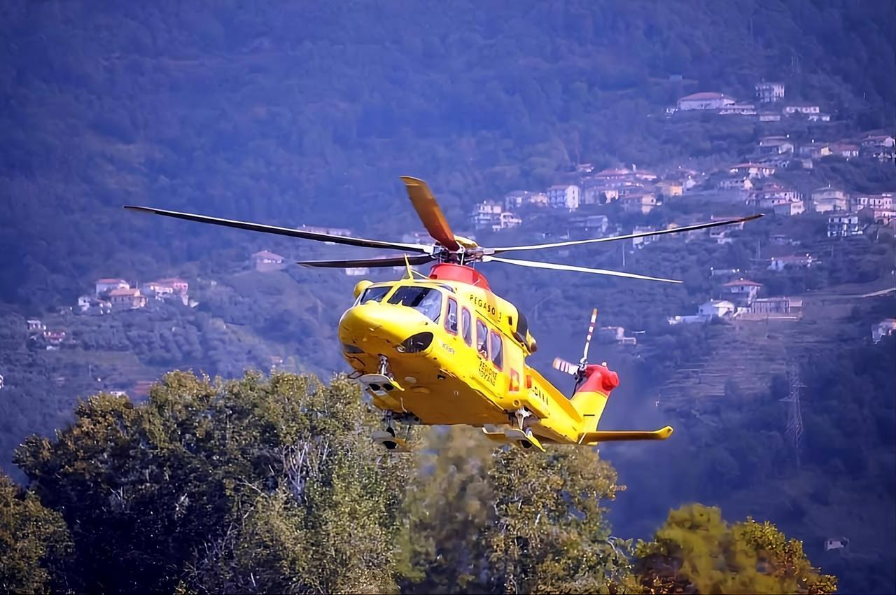 Malore in spiaggia a Platamona, una donna trasportata a Sassari in elisoccorso: è in gravi condizioni
