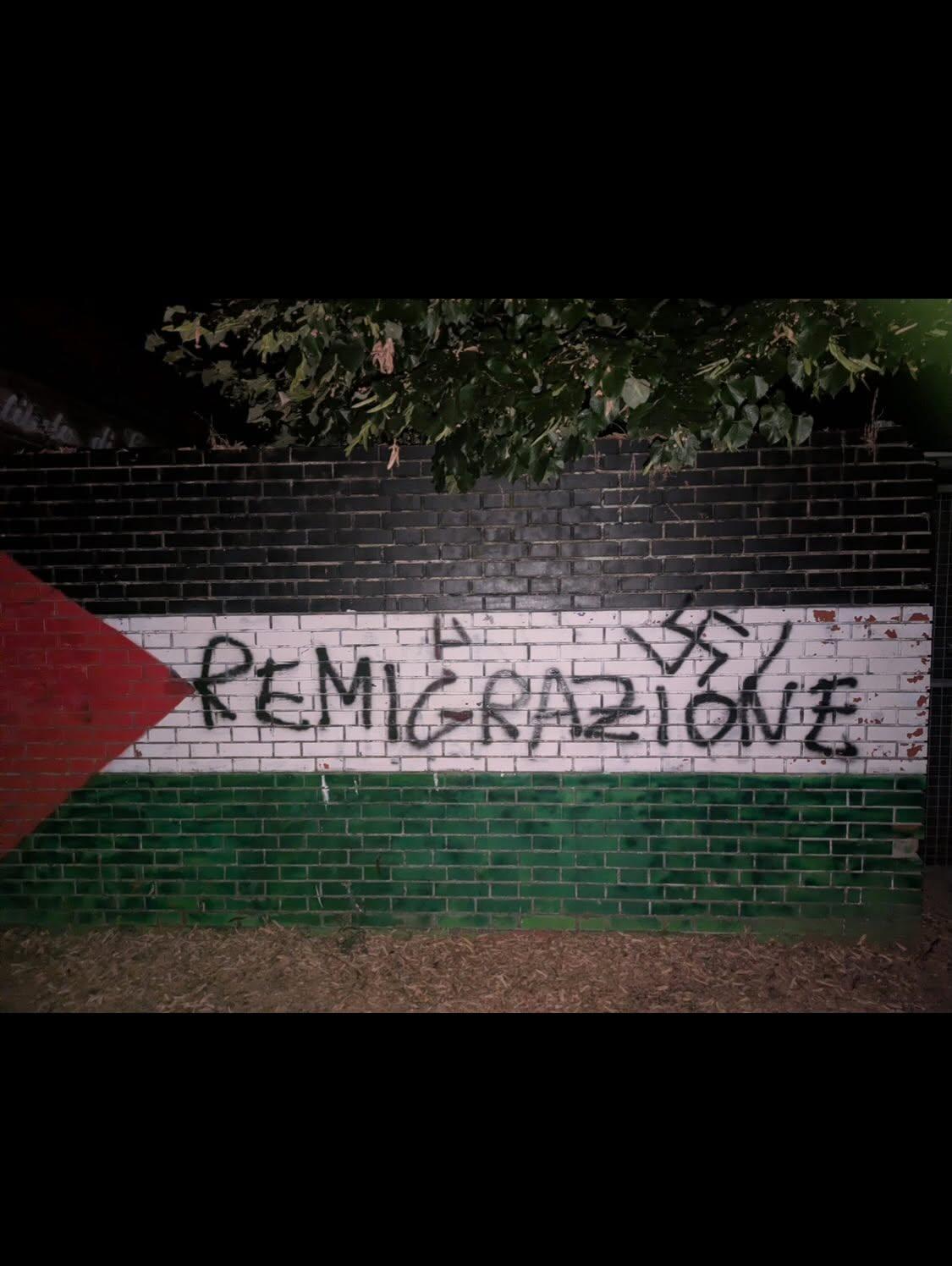 Lucca, scritte razziste al campo della Trebesto