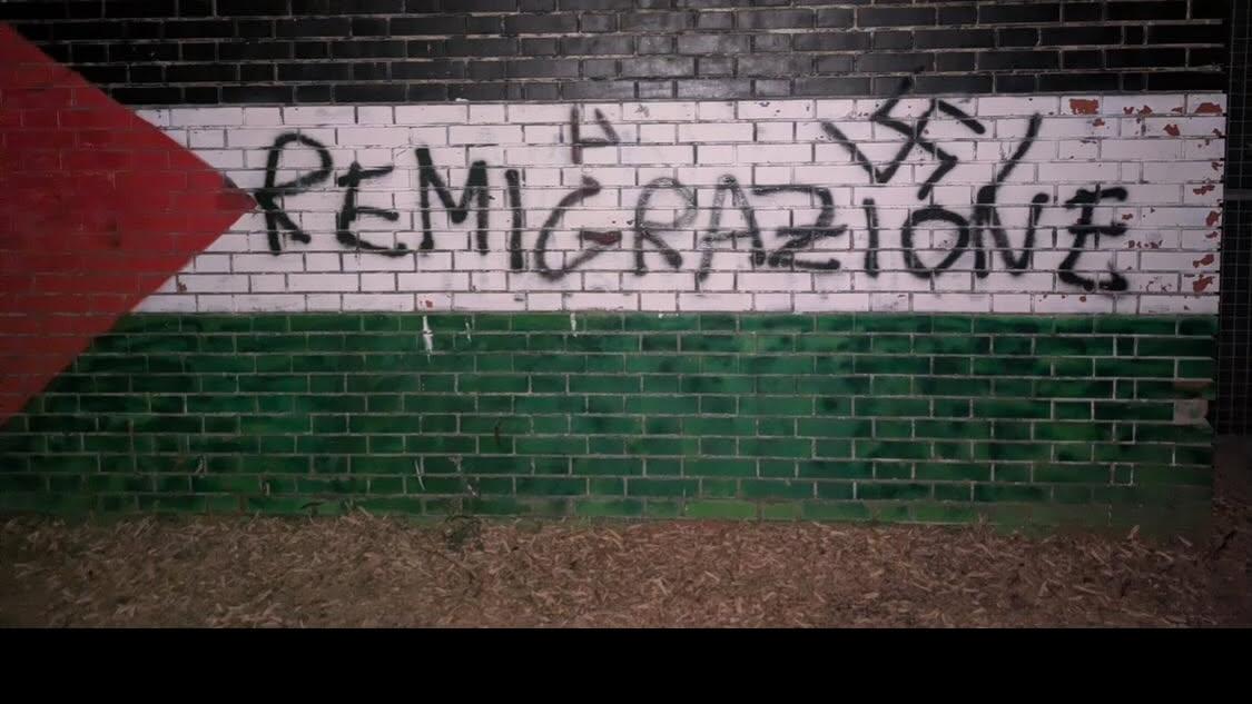 Lucca, scritte razziste al campo della Trebesto
